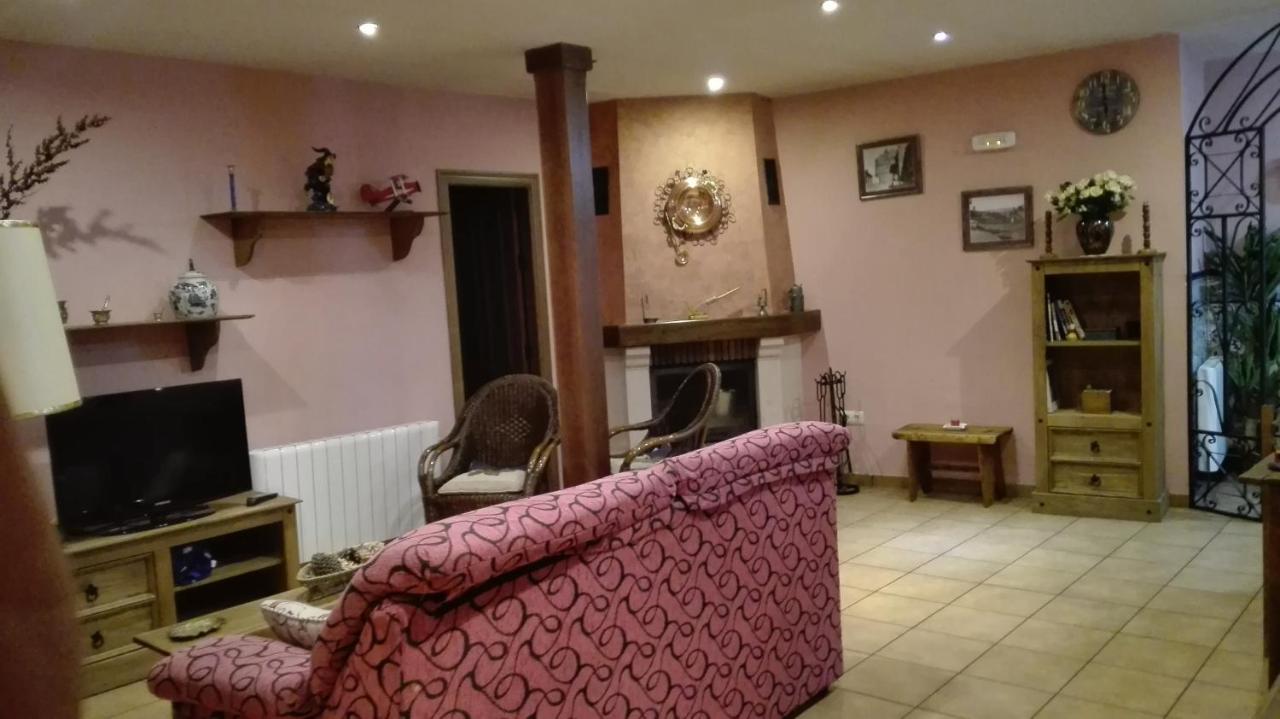 ビジャカスティンLa Casa Madronaアパートメント エクステリア 写真